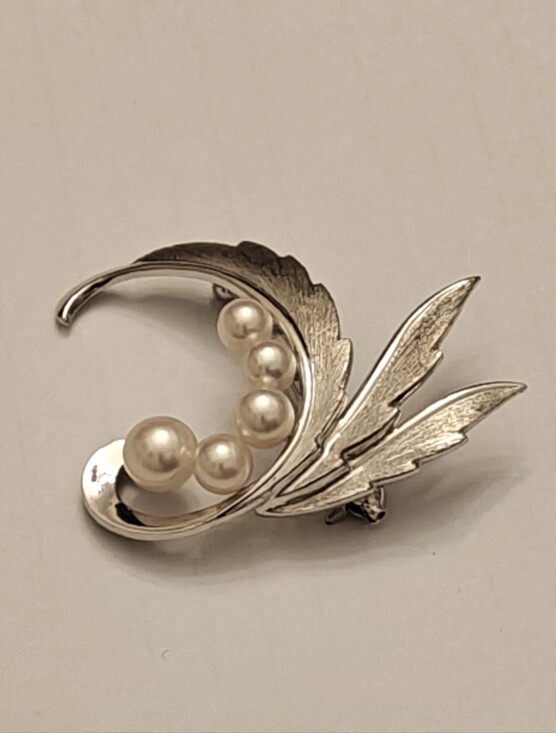 Mikimoto Jewelry - Authentic Mikimoto Akoya Pearls Brooch